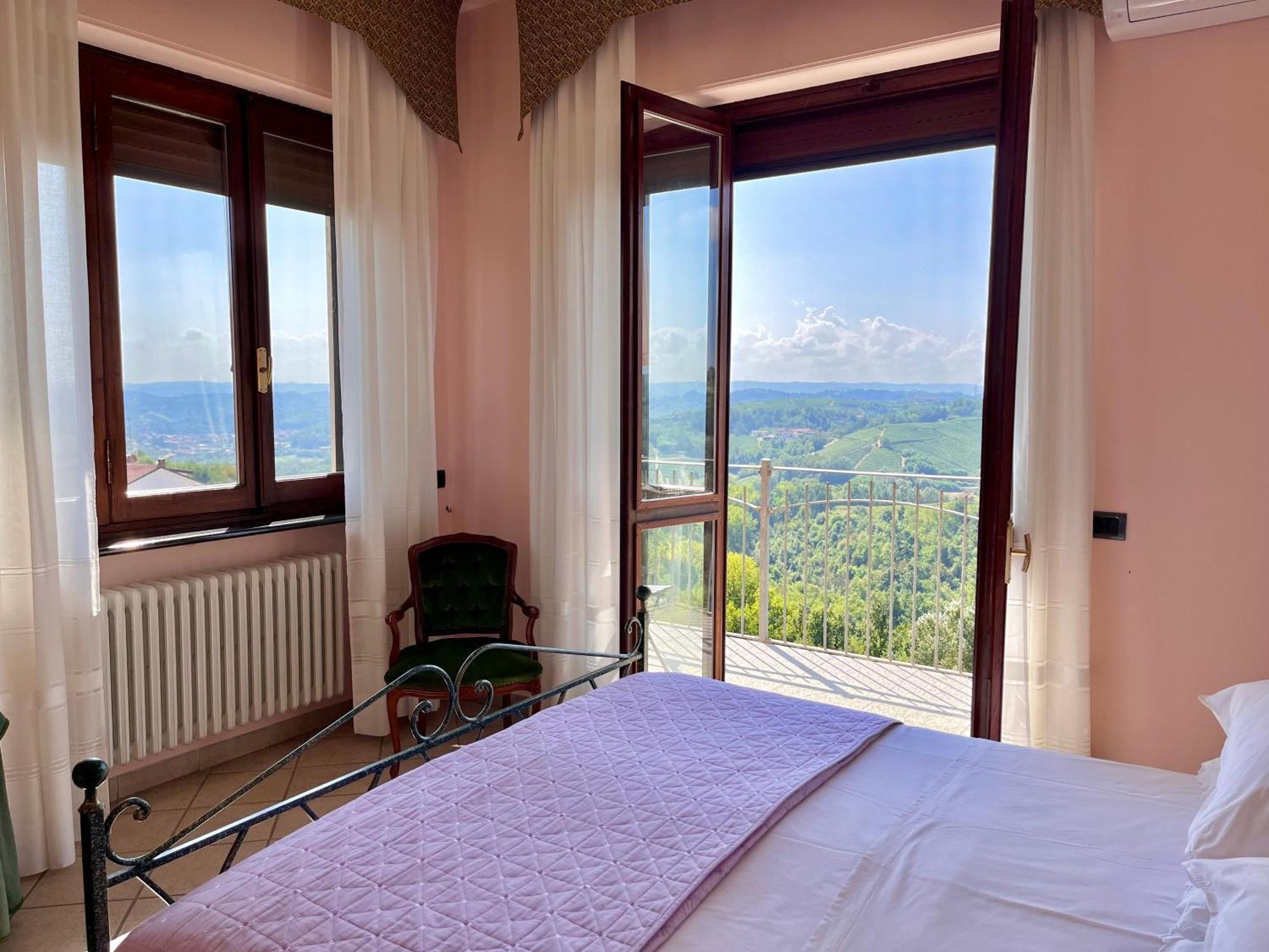 Belvedere Bike Hotel Montà Eksteriør billede